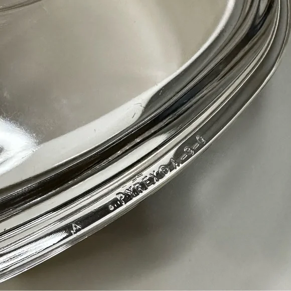 Vintage Corning Ware Blue Cornflower 3 Quart Baking Dish with Pyrex Lid - Picture 14 of 16